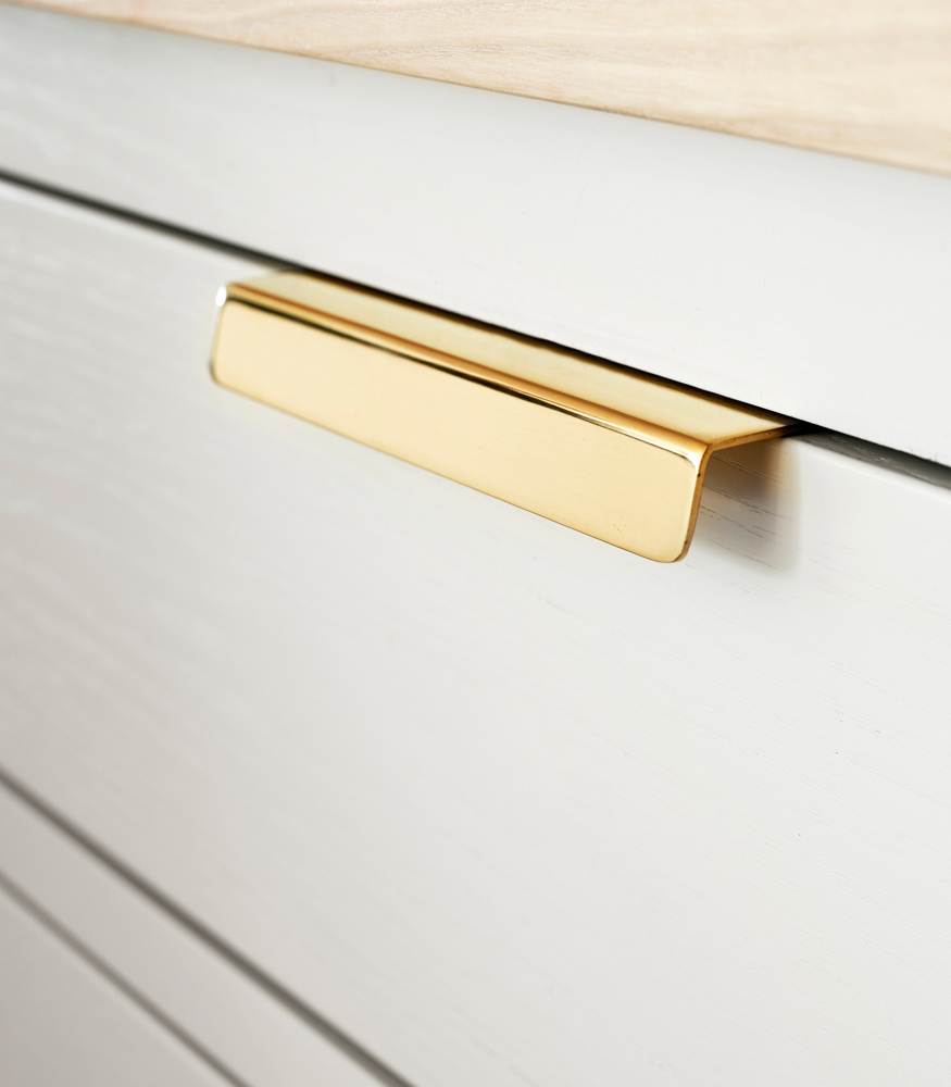 Möbelgriffe aus Messing unbehandelt poliert - PATINA