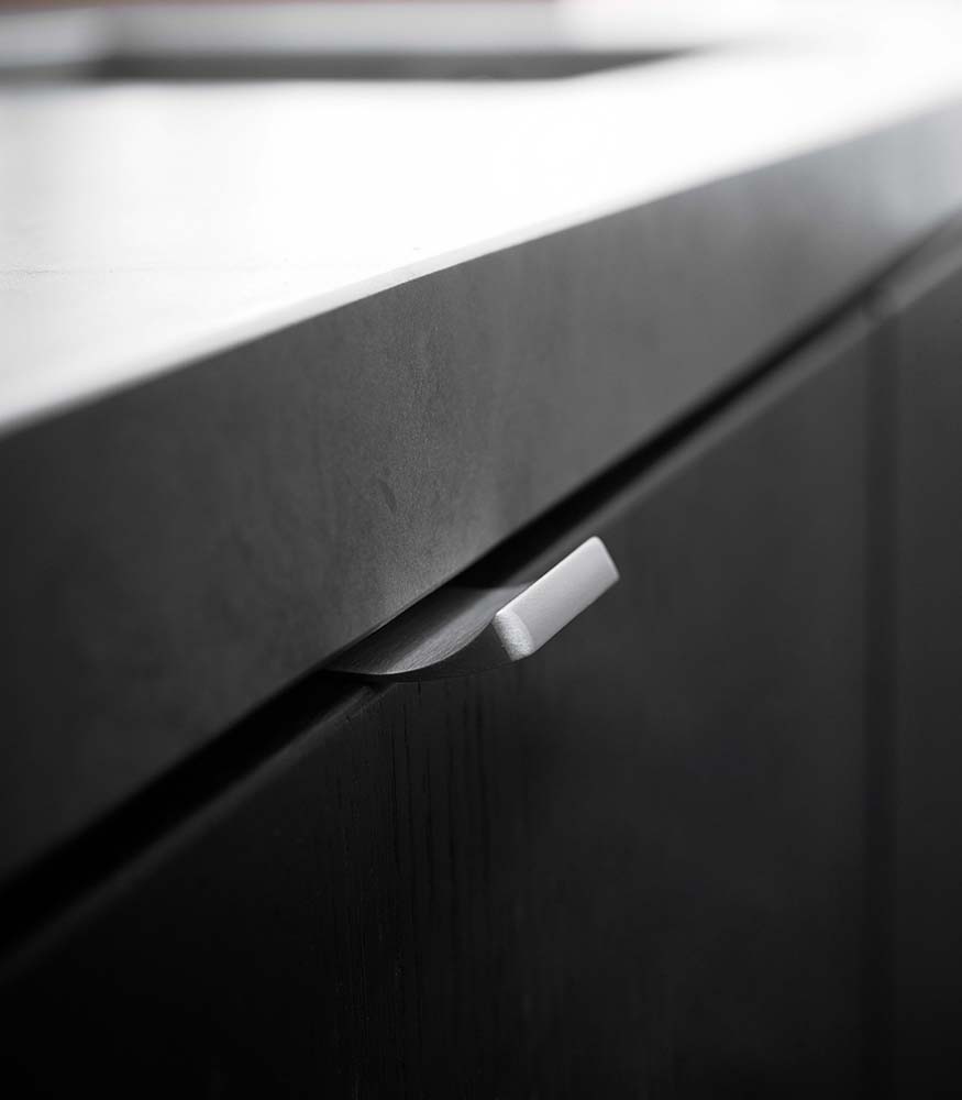 Möbelgriffe aus Aluminium - EDGE STRAIGHT UPWARDS