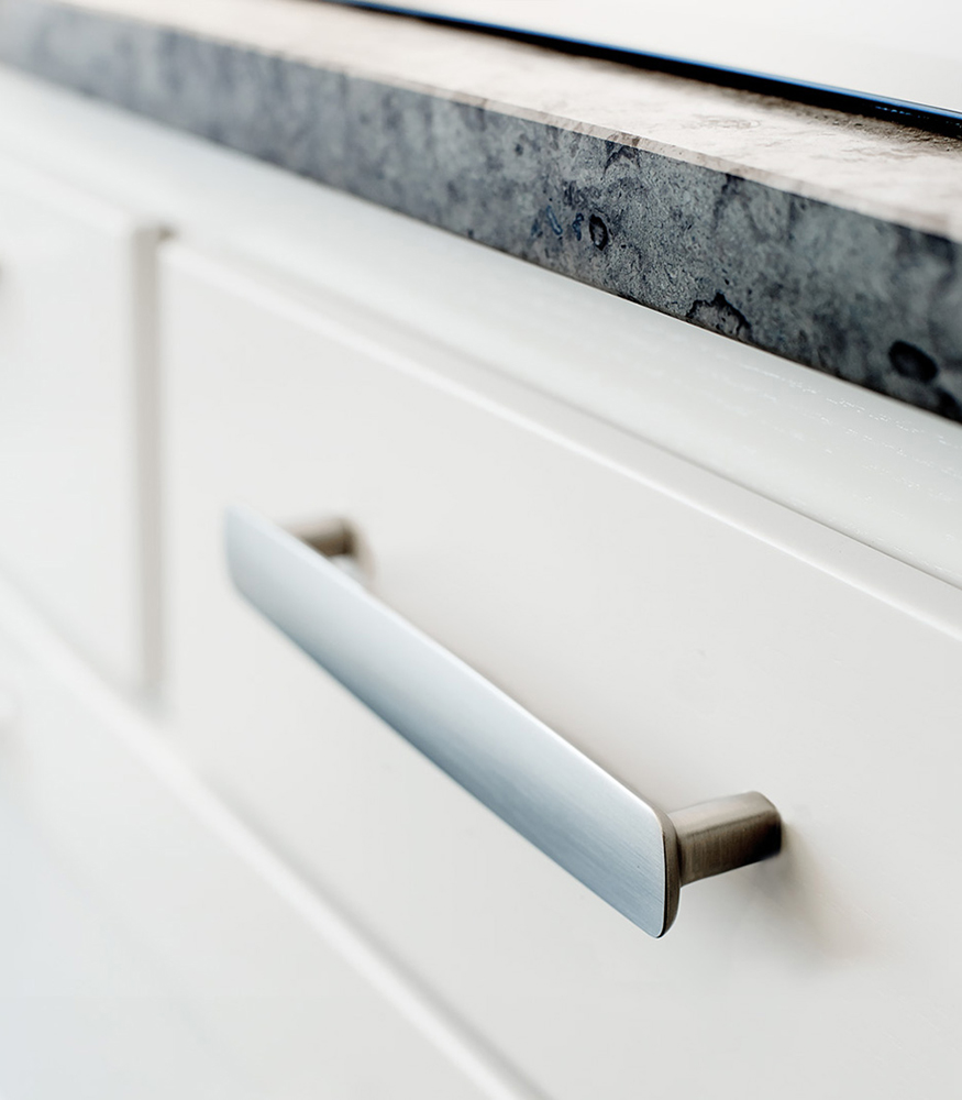 Möbelgriffe aus Zinkdruckguss - MIRROR